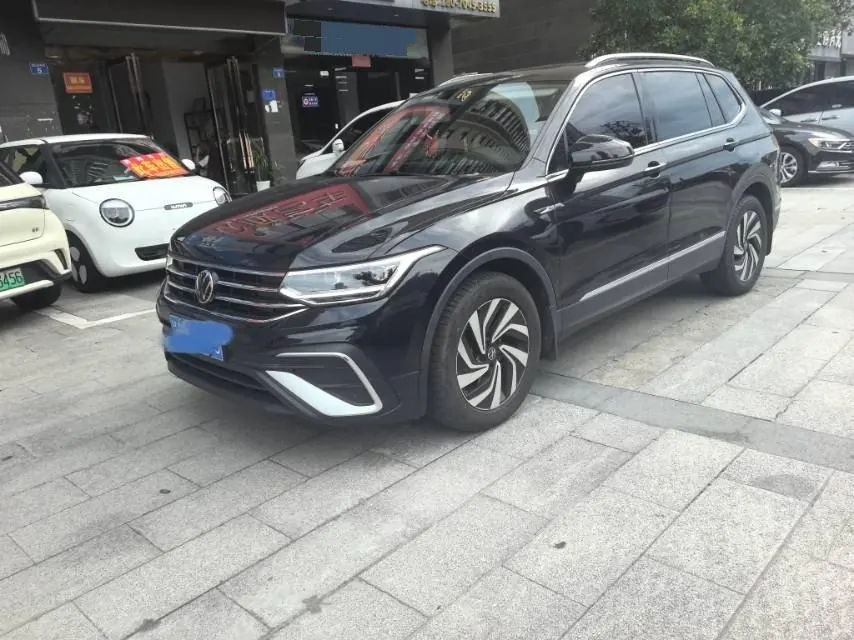 Open image lightbox: Volkswagen 2022 Tiguan L 2.0TSI 330TSI Two-Drive Smart Edition Automatic Gear