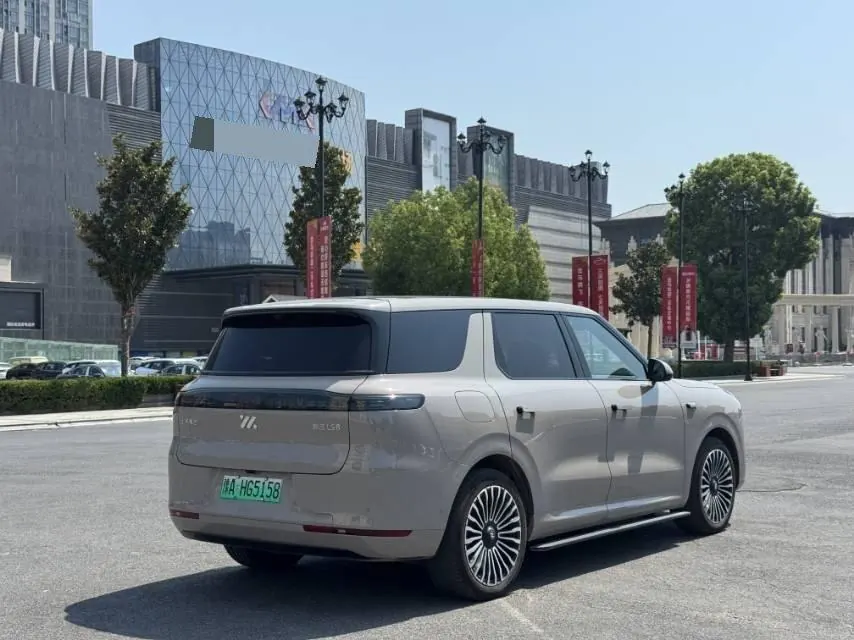 IM 2026 IM LS8 66 Ultra Technology Flagship Large Five-seater Automatic Transmission 3