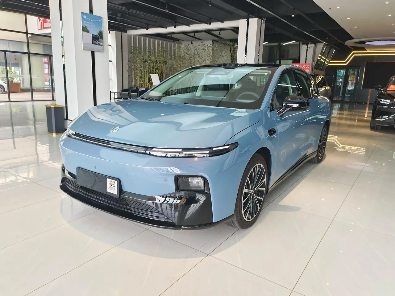 Открыть галерею: Leapmotor 2025 B 01 550 Laser Radar Edition Automatic Gear