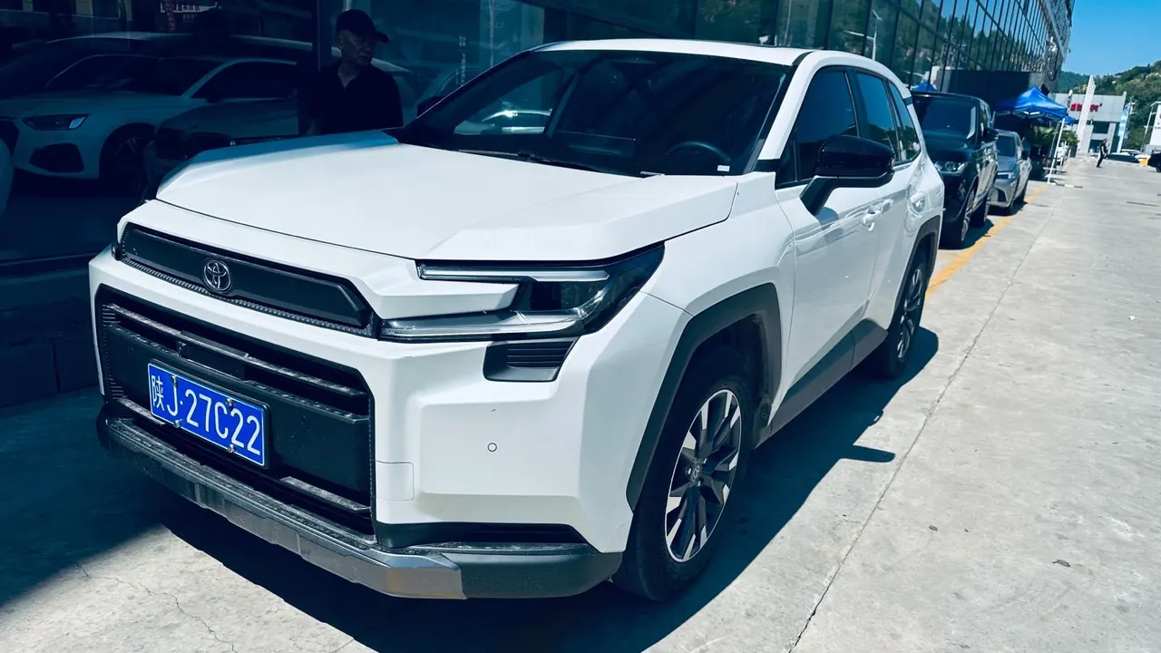 Toyota 2026 RAV4 Rongfang Double Engine 2.0 Stepless Two-Drive Deluxe Automatic Gear - View 1