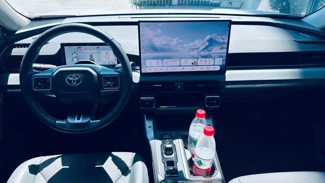 Toyota 2026 RAV4 Rongfang Double Engine 2.0 Stepless Two-Drive Deluxe Automatic Gear 4