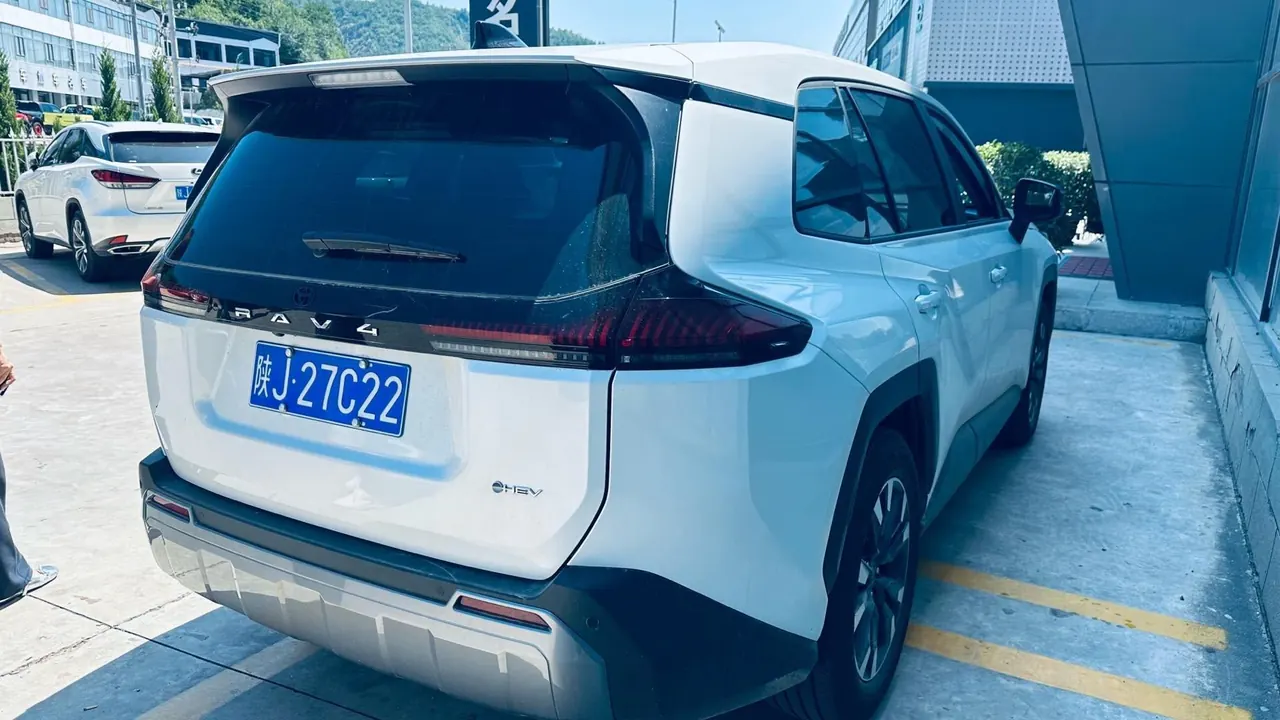 Toyota 2026 RAV4 Rongfang Double Engine 2.0 Stepless Two-Drive Deluxe Automatic Gear 5