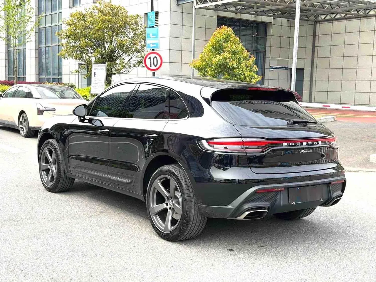 Porsche Macan (Imported) 2026 Macan 2.0T Dream Edition Automatic Gear 5