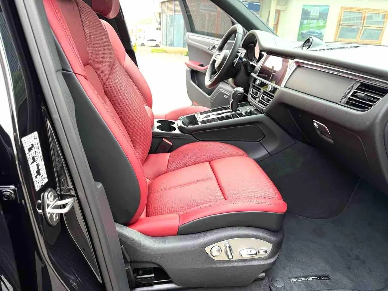 Porsche Macan (Imported) 2026 Macan 2.0T Dream Edition Automatic Gear 6