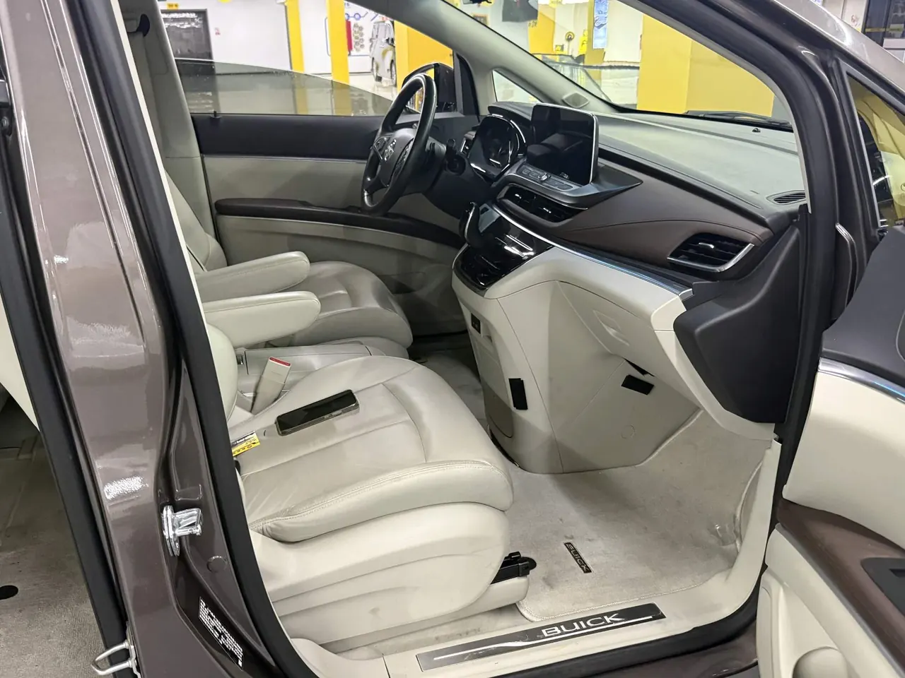 Buick 2020 GL8 Land Business Class 2.0T 652T Premium Automatic Gear 5