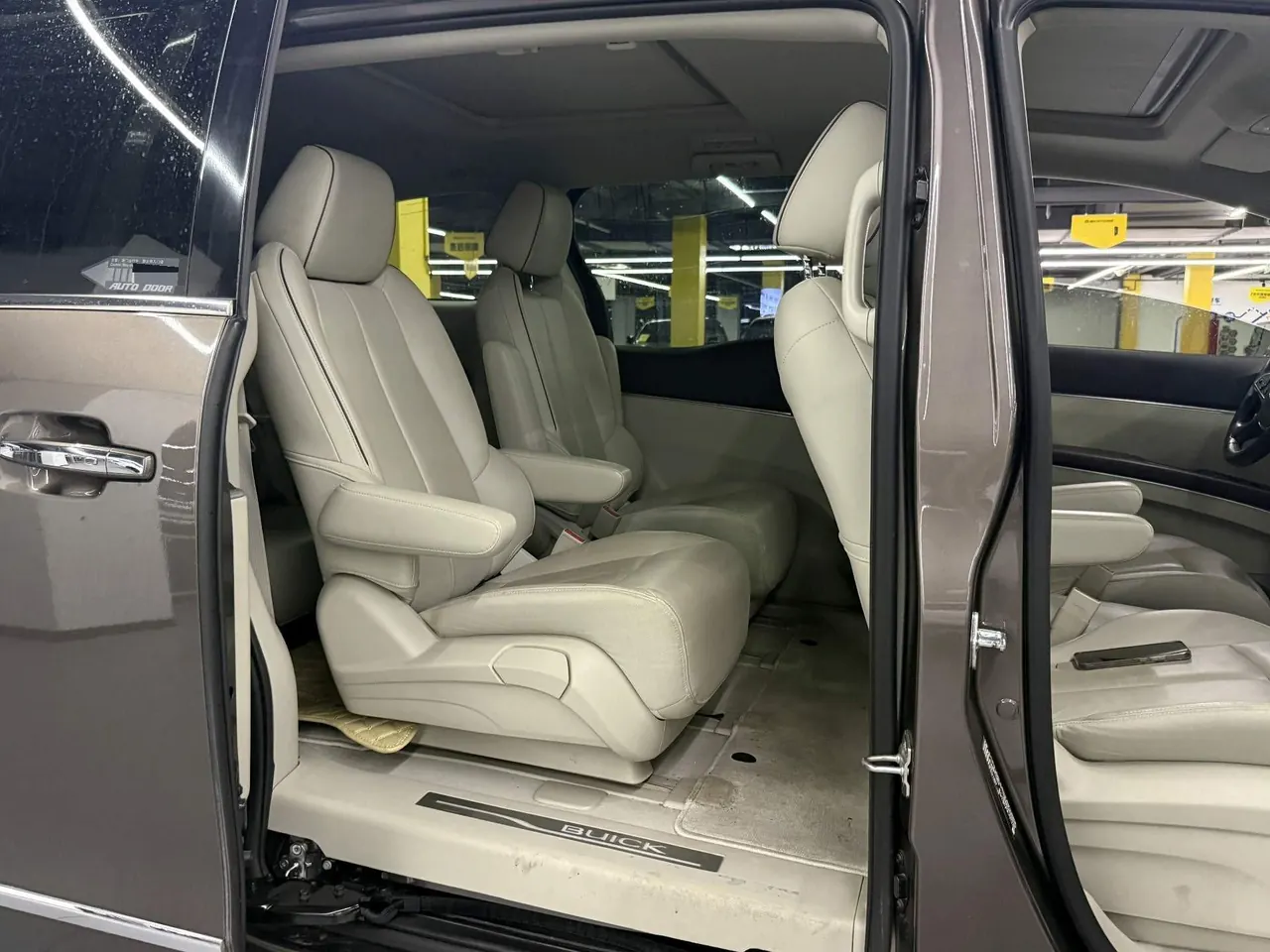 Buick 2020 GL8 Land Business Class 2.0T 652T Premium Automatic Gear 6