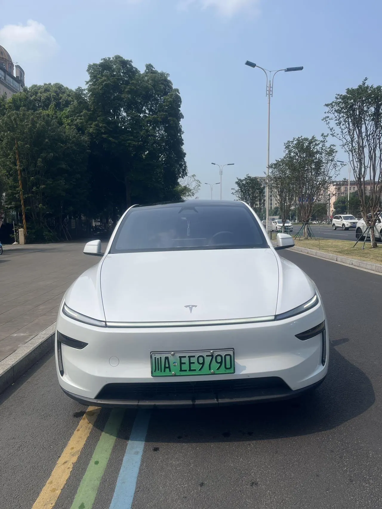 Tesla 2026 Model Y Rear-Wheel-Drive Automatic 2