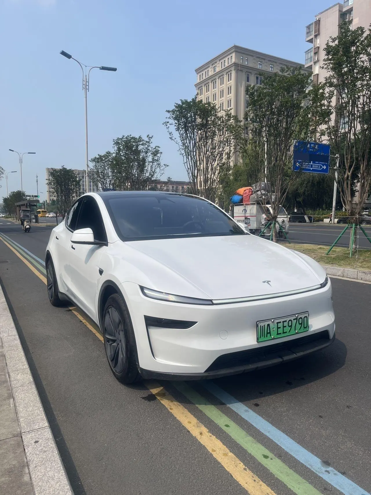 Tesla 2026 Model Y Rear-Wheel-Drive Automatic 3