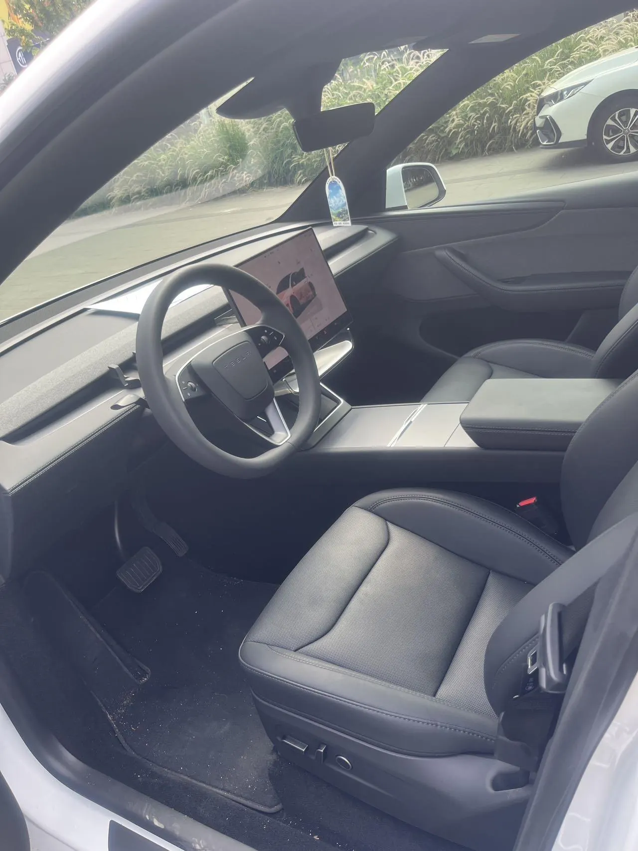 Tesla 2026 Model Y Rear-Wheel-Drive Automatic 4
