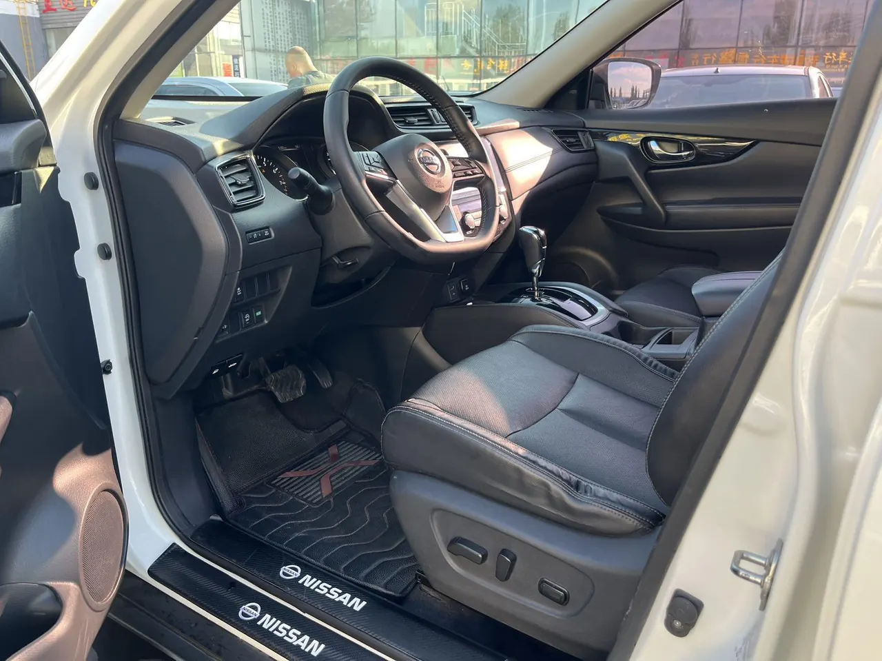 Nissan 2020 Qijun 2.0 stepless XL Premium two-wheel drive Zhilian exclusive version of automatic gear 3