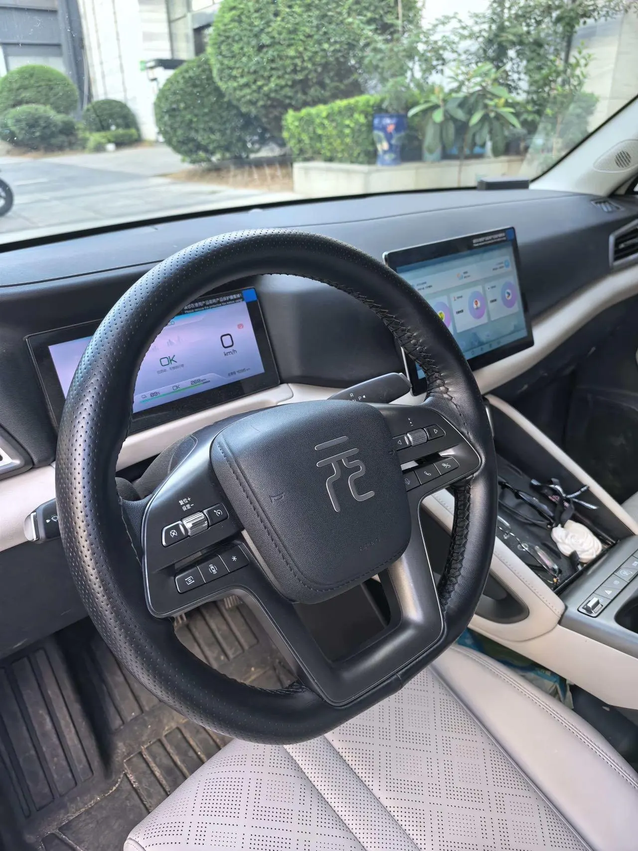 BYD 2025 Yuan UP 301KM Pilot Automatic Gear 5
