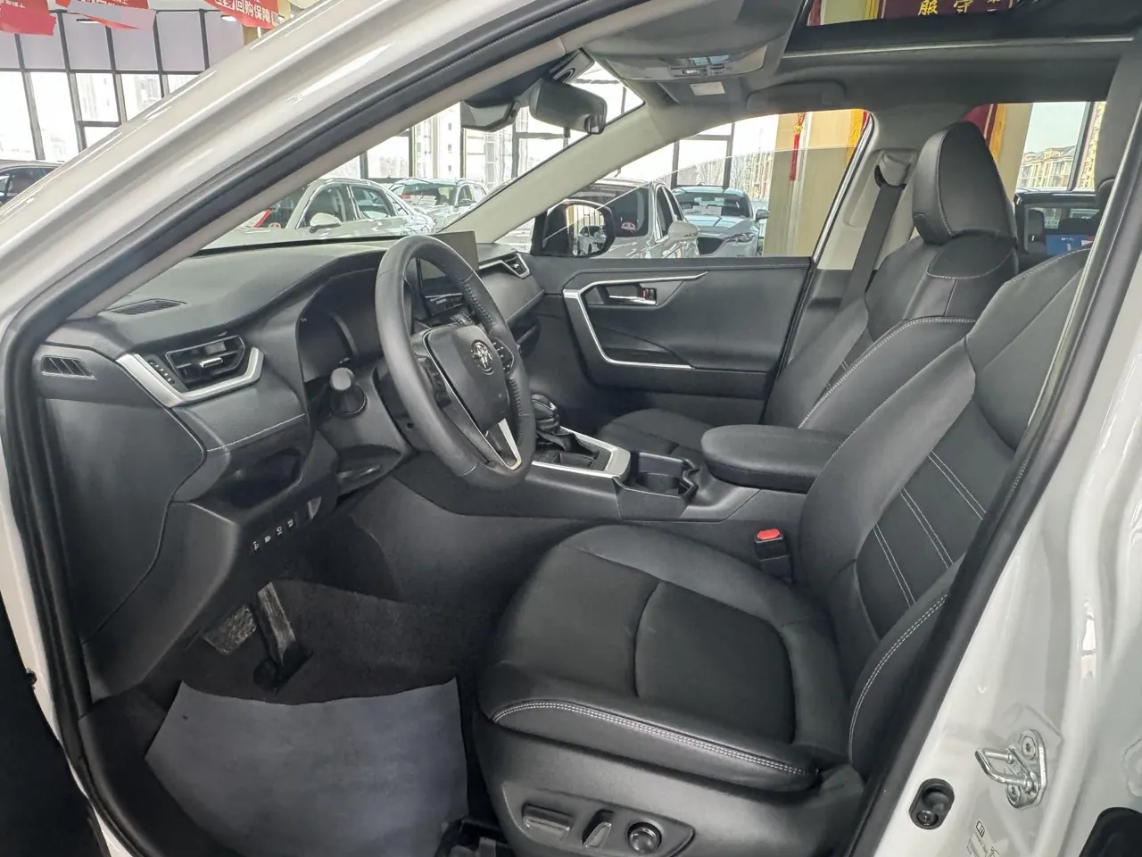 Toyota 2023 RAV4 Rongbo 2.0 Stepless Two-Drive 20th Anniversary Platinum Commemorative Edition Automatic Gear 2
