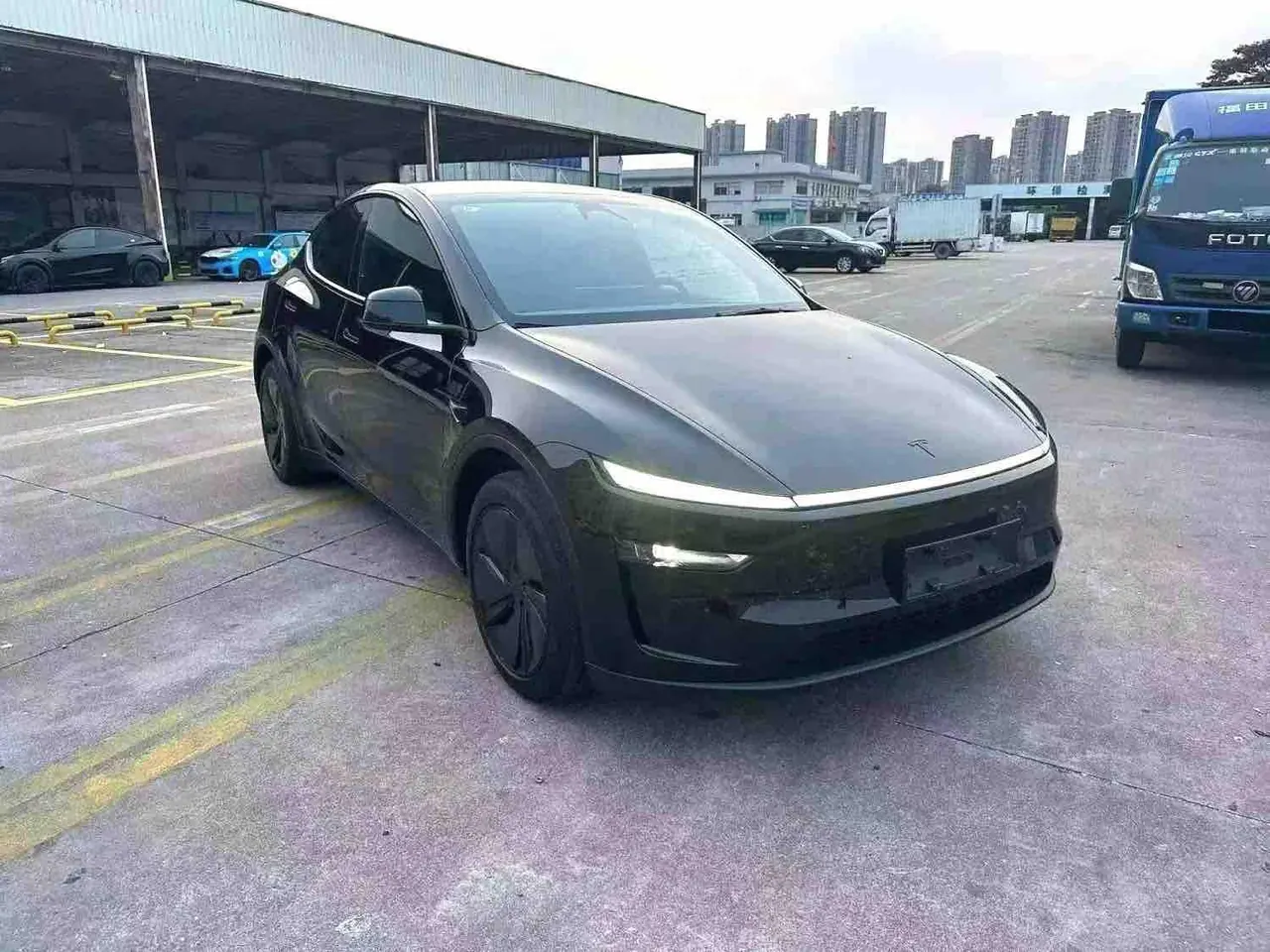 Tesla 2026 Model Y Rear-Wheel-Drive Automatic 2