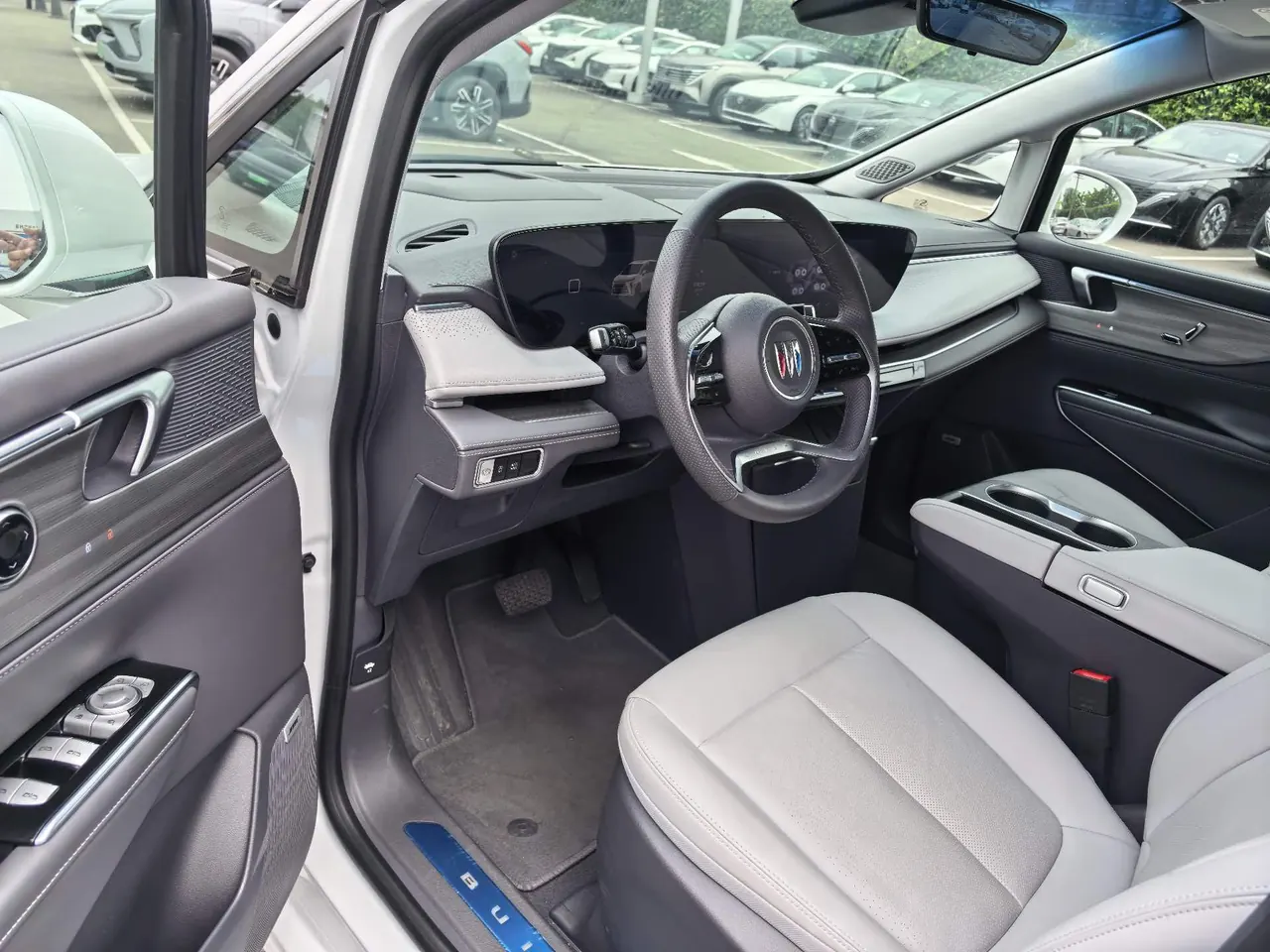 Buick 2026 GL8 ES Lu Zun 48V 2.0T Premium Edition Automatic Gear 4
