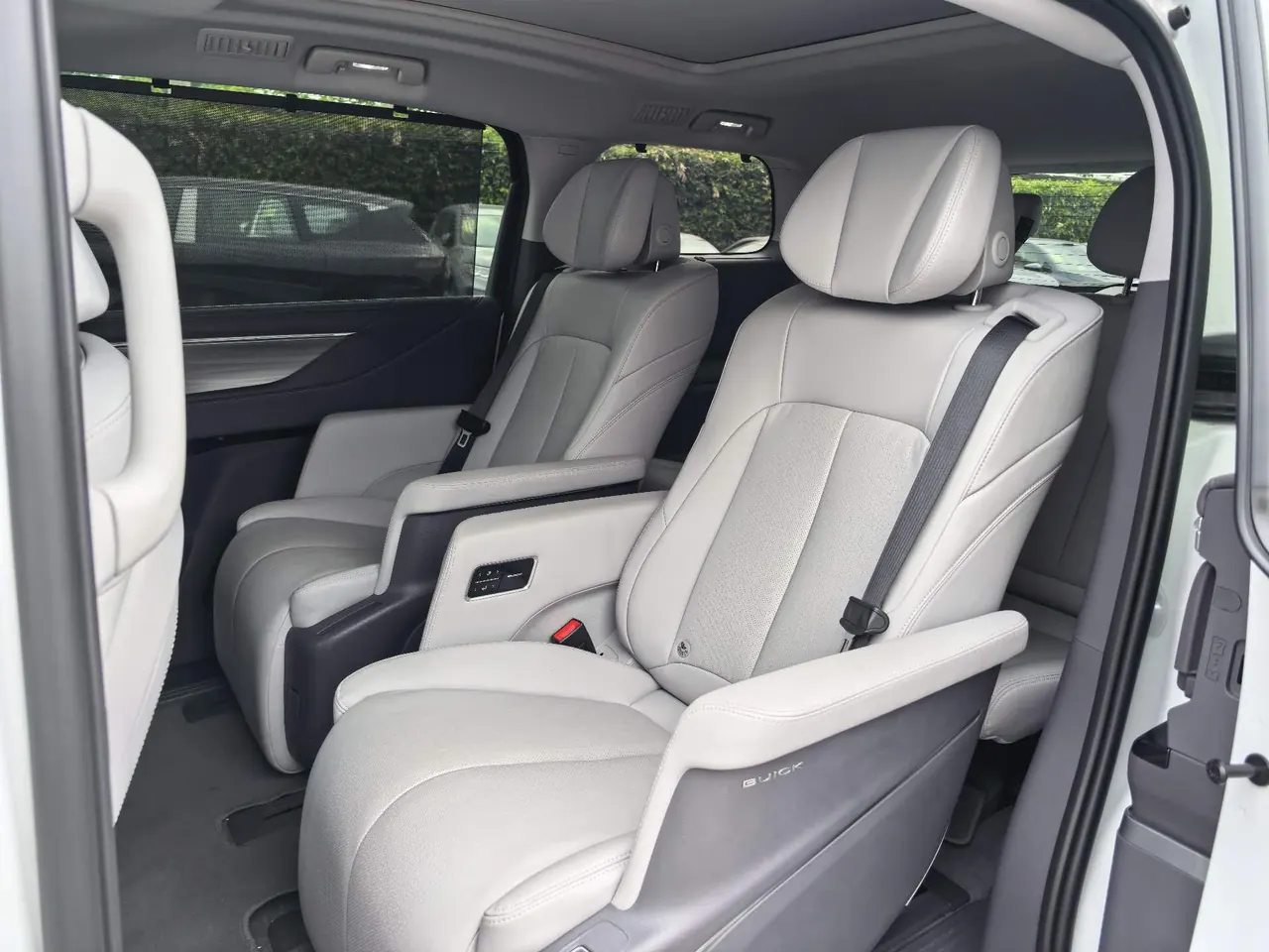 Buick 2026 GL8 ES Lu Zun 48V 2.0T Premium Edition Automatic Gear 6