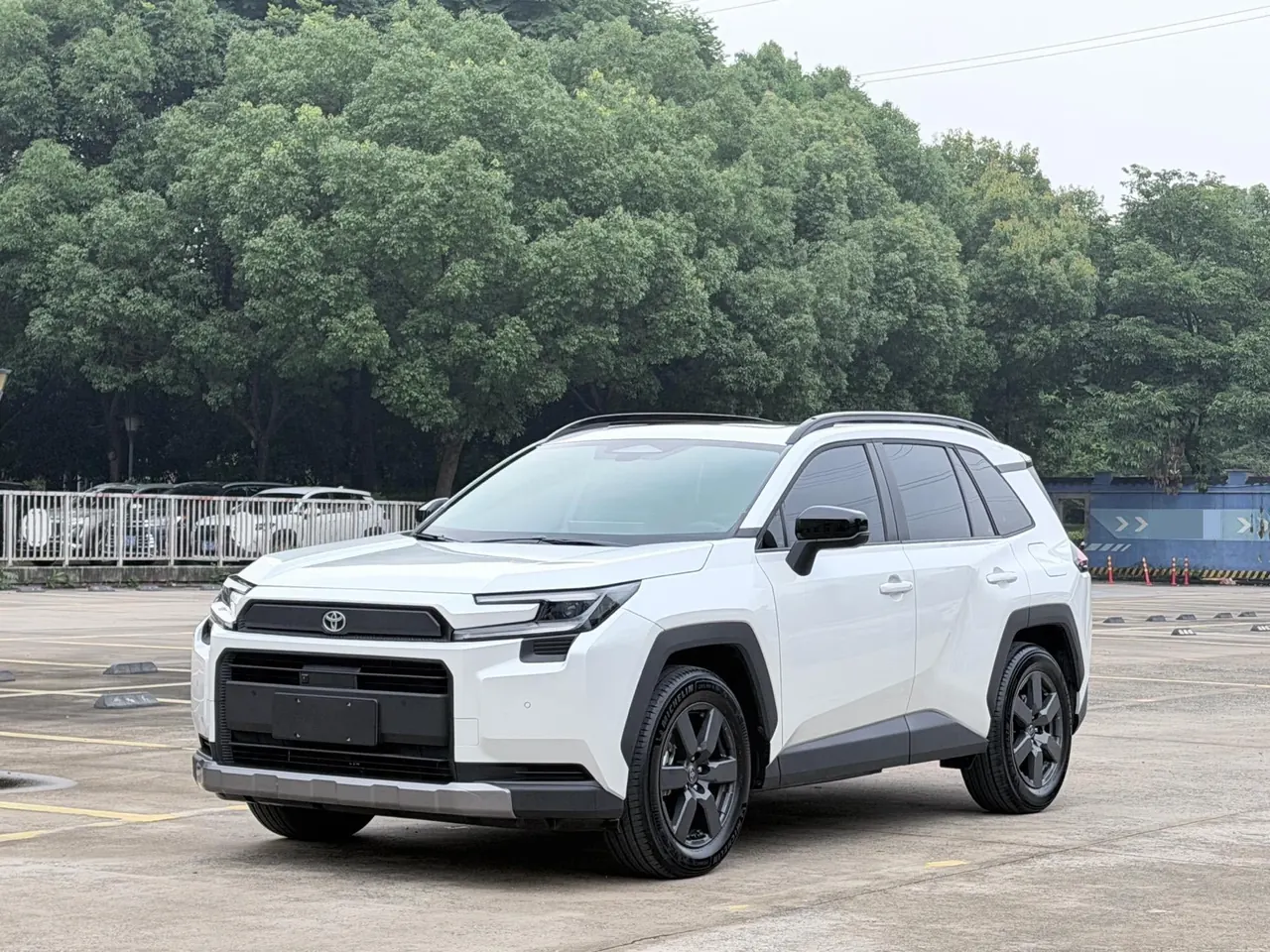 Toyota 2026 RAV4 Rongfang Double Engine 2.5 Stepless Four-wheel Drive Deluxe Automatic Gear - View 1