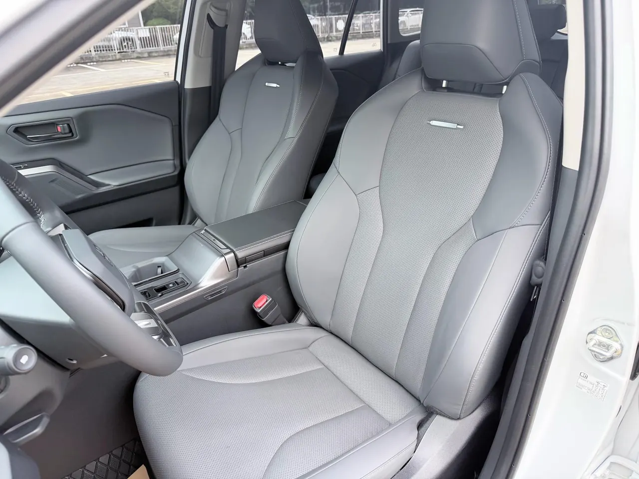 Toyota 2026 RAV4 Rongfang Double Engine 2.5 Stepless Four-wheel Drive Deluxe Automatic Gear 11