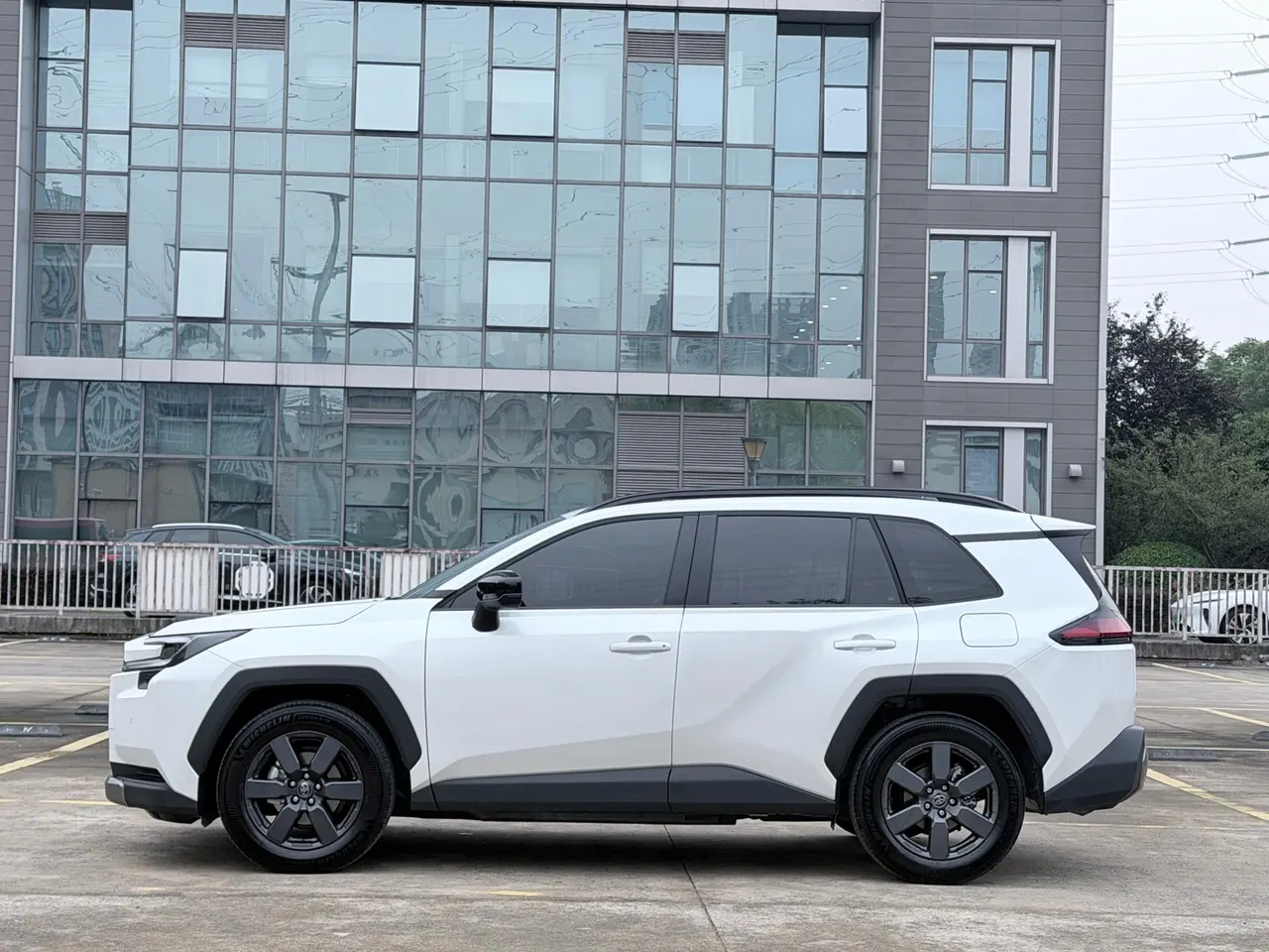 Toyota 2026 RAV4 Rongfang Double Engine 2.5 Stepless Four-wheel Drive Deluxe Automatic Gear 2