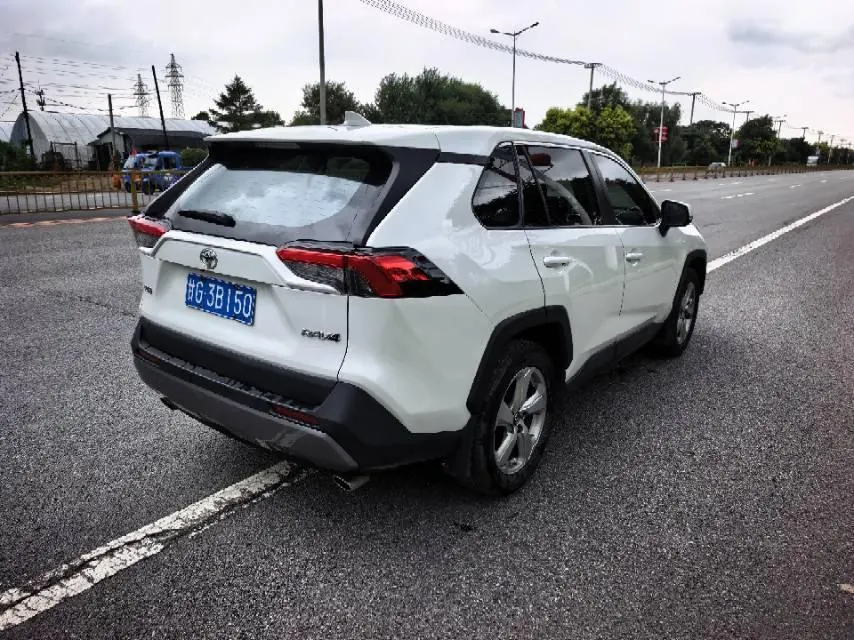 Toyota 2020 RAV4 Rongbo 2.0 Stepless Two-Drive Fashion Edition PLUS Automatic Gear 3