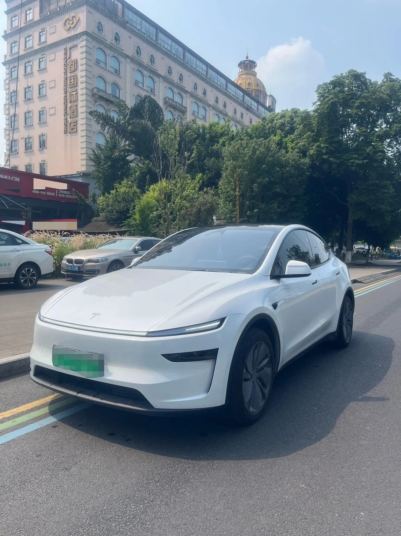 Tesla 2026 Model Y Rear-Wheel-Drive Automatic - View 1