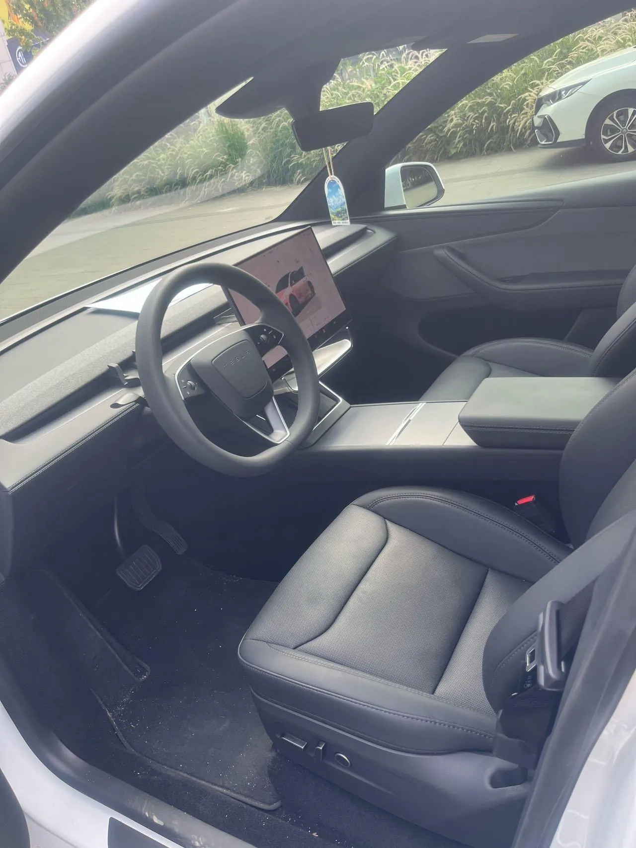 Tesla 2026 Model Y Rear-Wheel-Drive Automatic 7