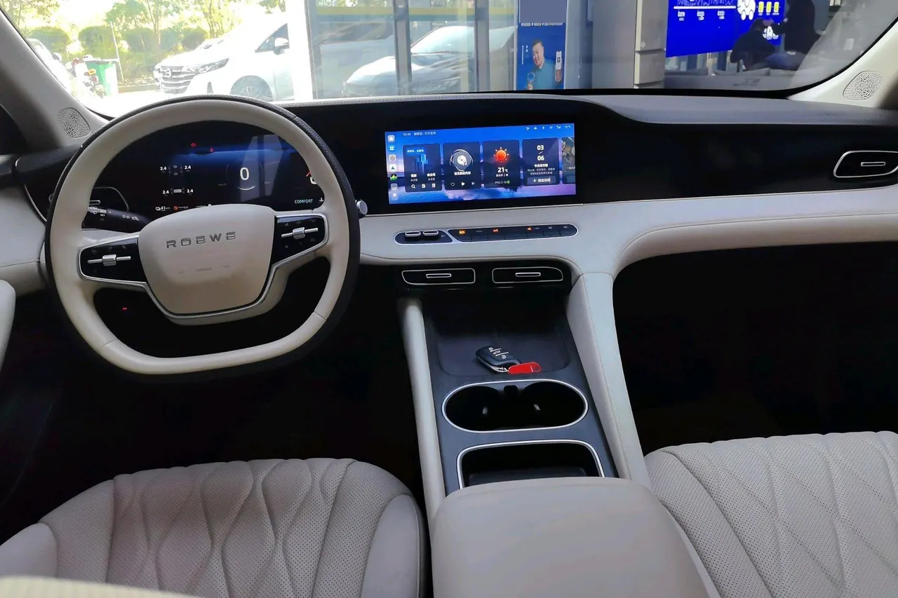Roewe 2023 D7 DMH 1.5 125km Exceed Edition Automatic Gear 3