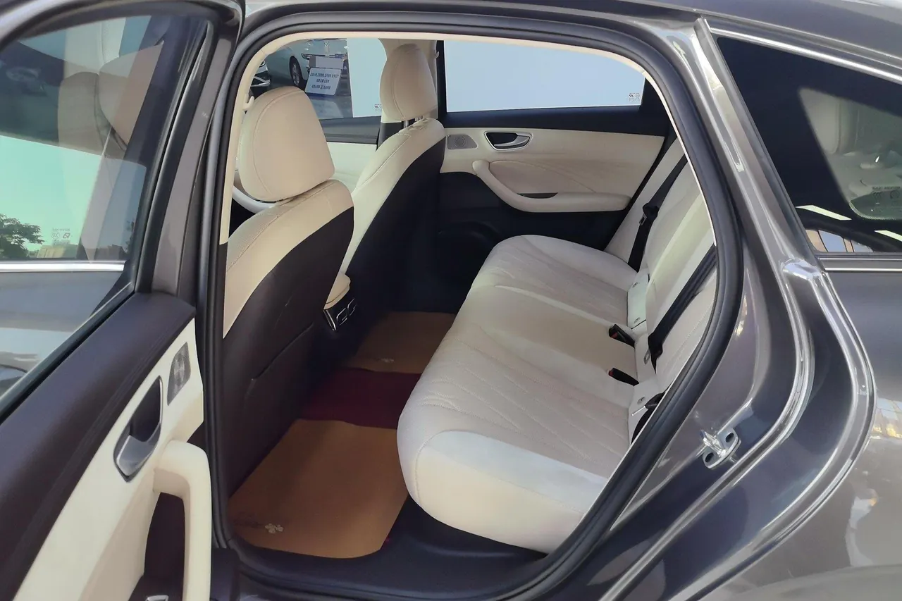 Roewe 2023 D7 DMH 1.5 125km Exceed Edition Automatic Gear 4