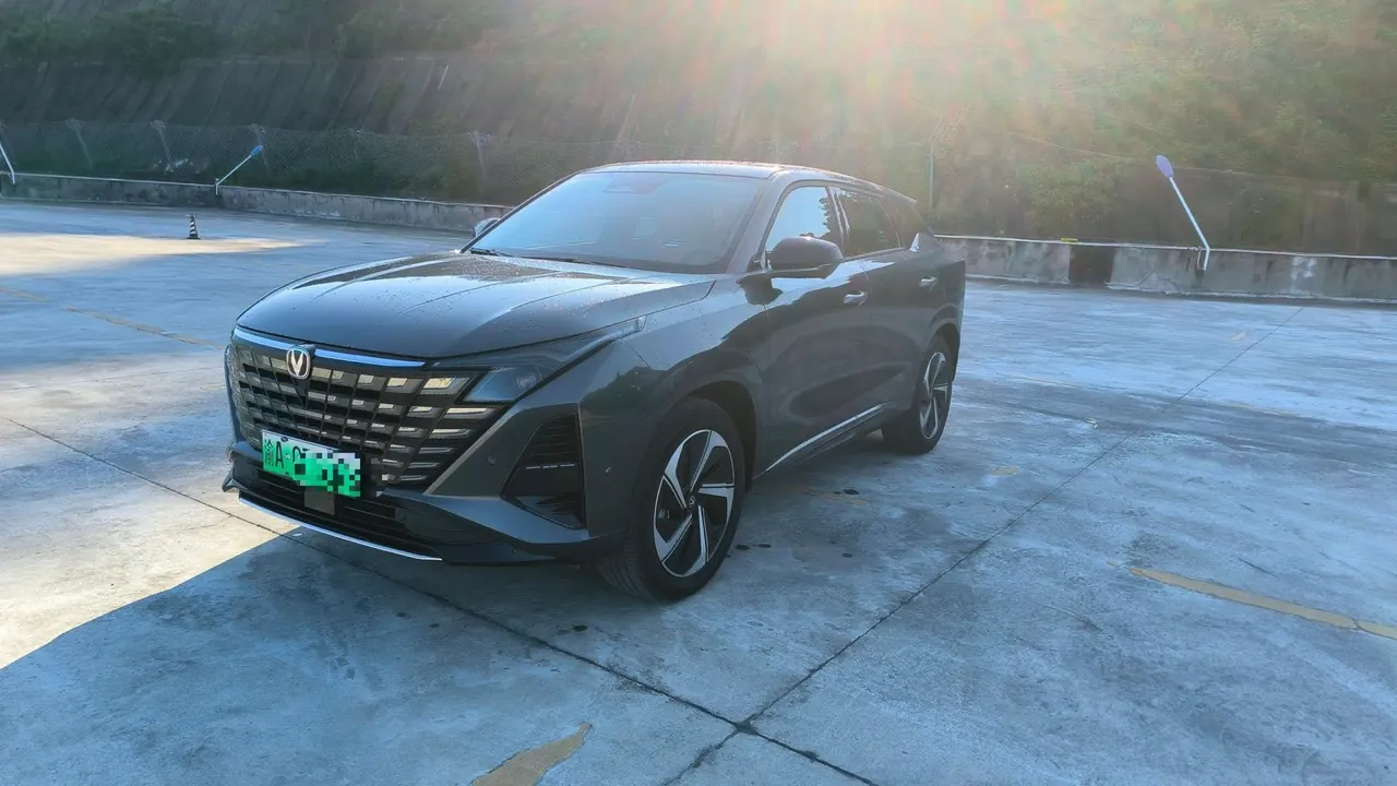 Open image lightbox: ChangAn 2026 UNI-Z Smart Electric iDD 1.5 Stepless 130km Smart New Blue Whale Excellent Automatic Gear