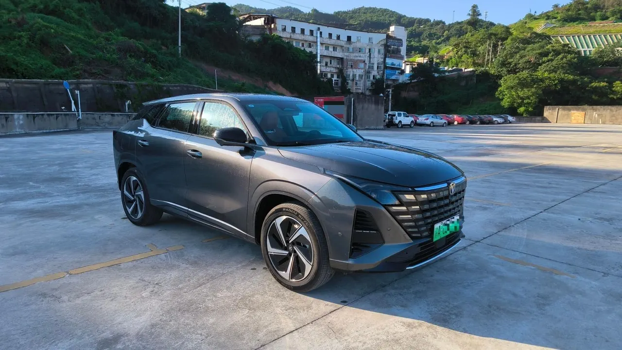 ChangAn 2026 UNI-Z Smart Electric iDD 1.5 Stepless 130km Smart New Blue Whale Excellent Automatic Gear 3