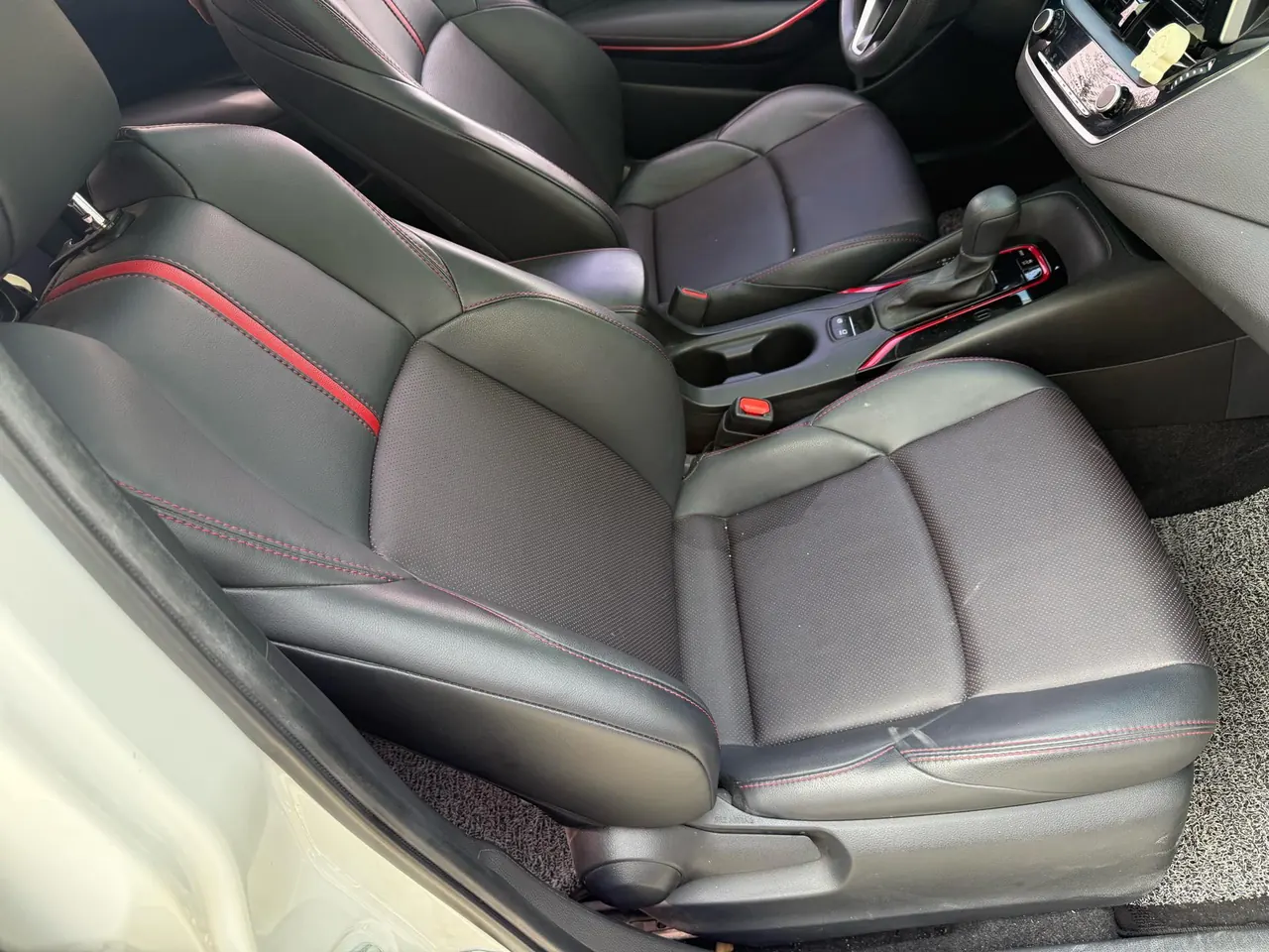 Toyota 2022 Lei Ling 1.2T Stepless 185T Sports Edition Automatic Gear 3