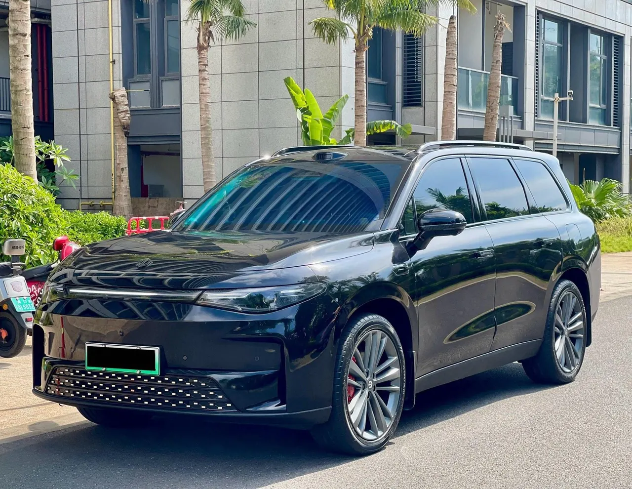 Leapmotor 2026 C 16 630 Laser Radar Zhizun Edition 6-seat Automatic Gear - View 1