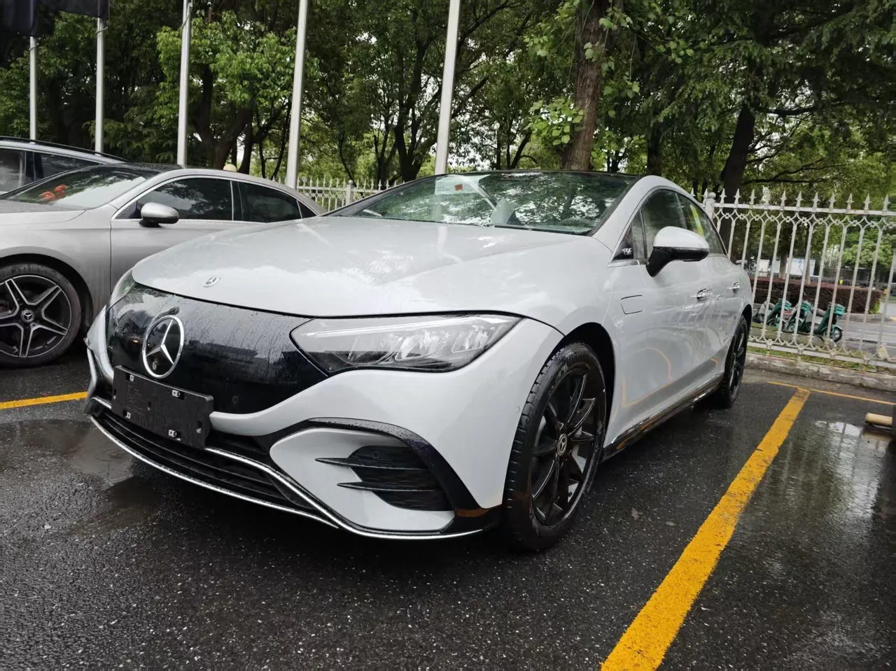Mercedes Benz 2022 EQE 350 EQE 350 Pioneer Edition Automatic - View 1