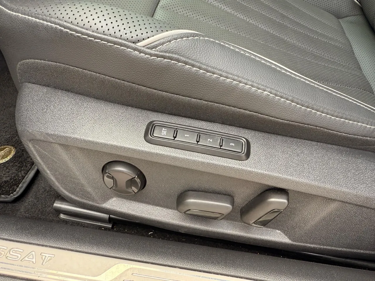 Volkswagen 2024 Passat 2.0TSI 380TSI Star Deluxe Edition Automatic Transmission 7