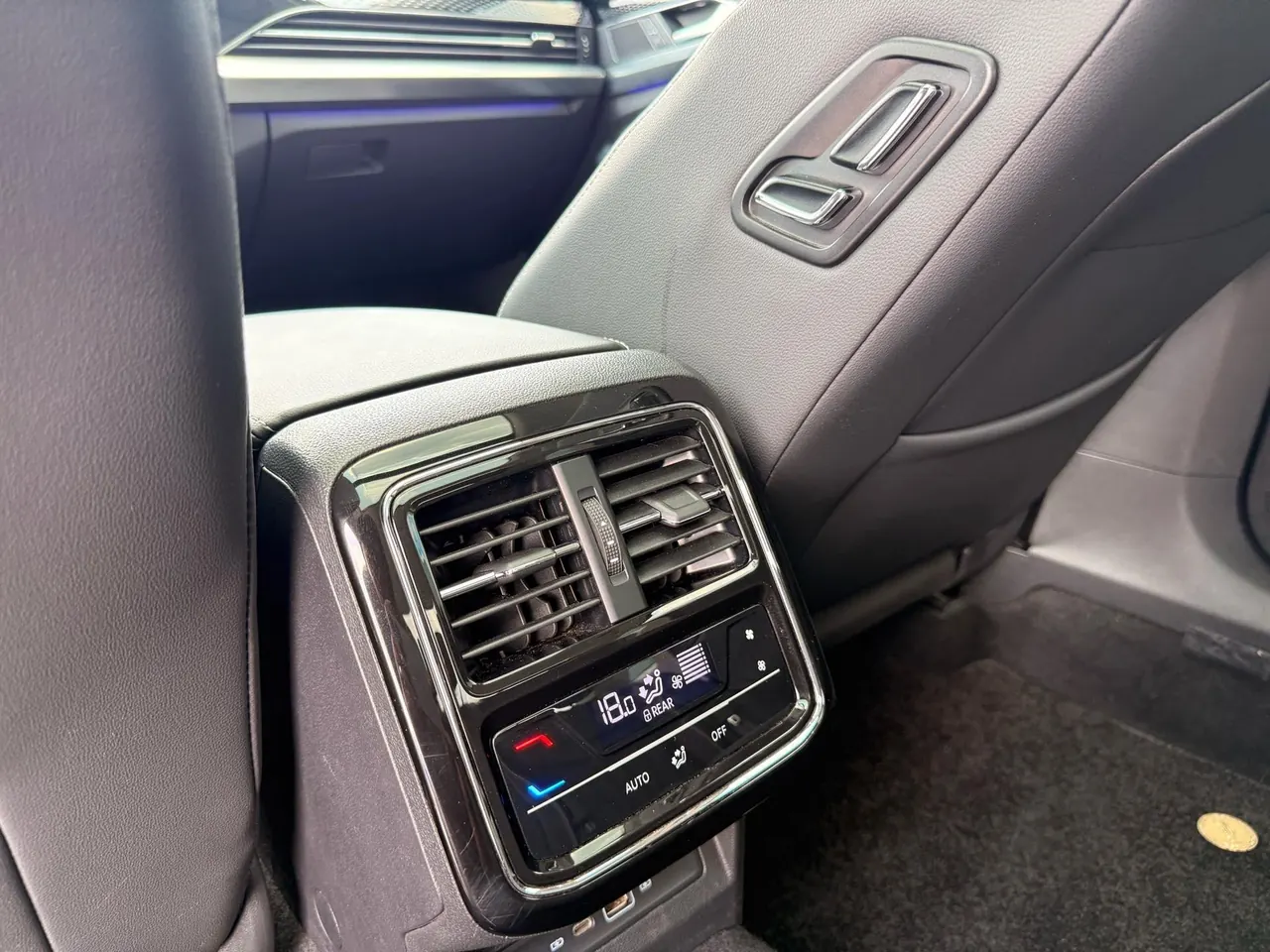 Volkswagen 2024 Passat 2.0TSI 380TSI Star Deluxe Edition Automatic Transmission 9