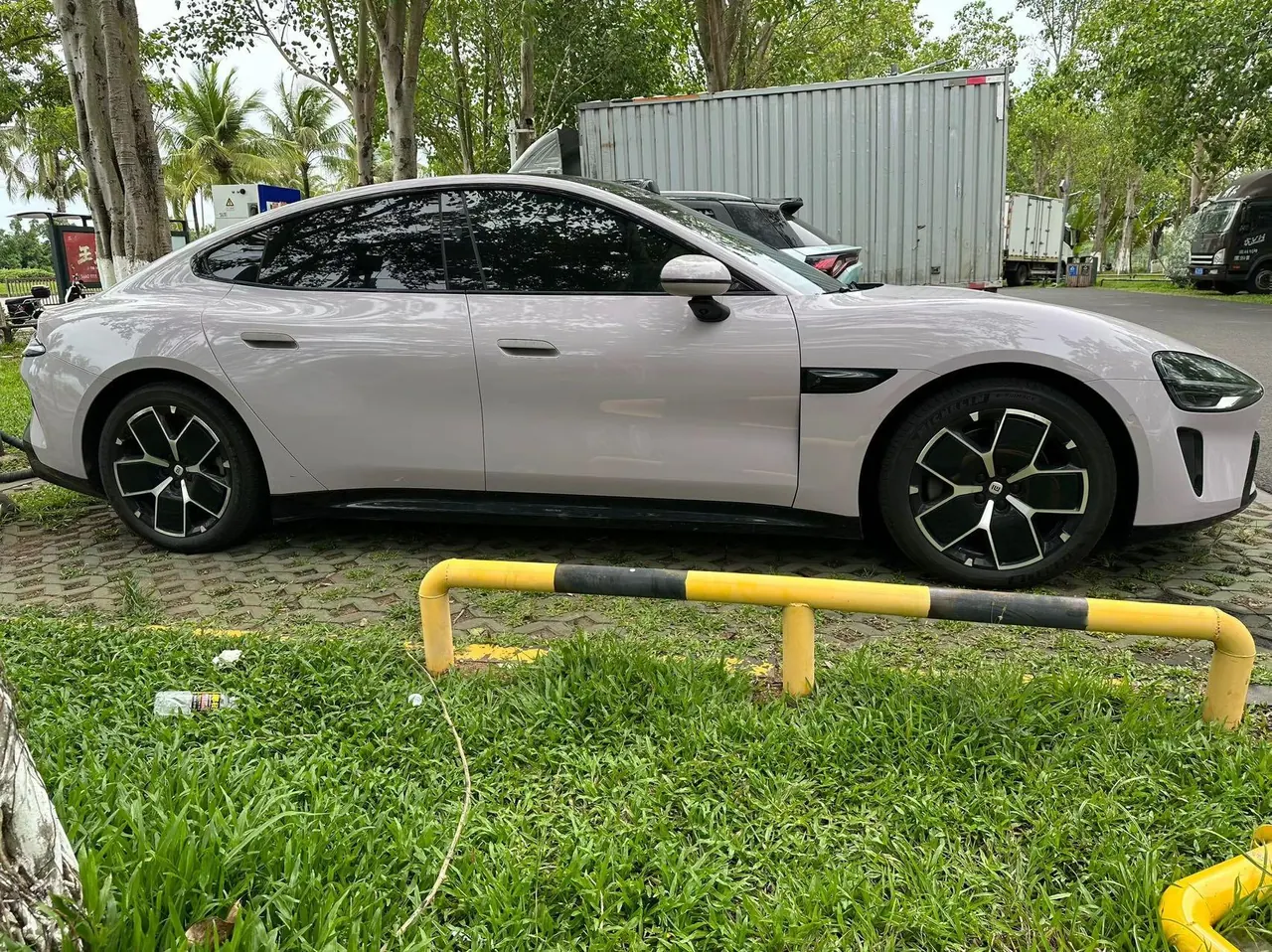 MI 2024 SU 7 830km Rear Drive Ultra Long Endurance High-end Smart Drive Pro Edition Automatic Gear 2