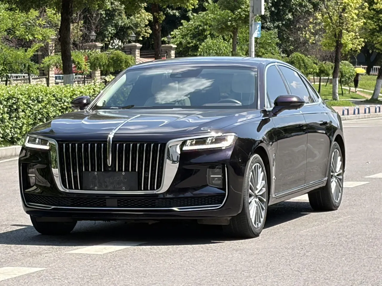 Open image lightbox: HongQi 2022 H9 48V 2.0T Zhilian Qi Chang Edition Automatic Gear