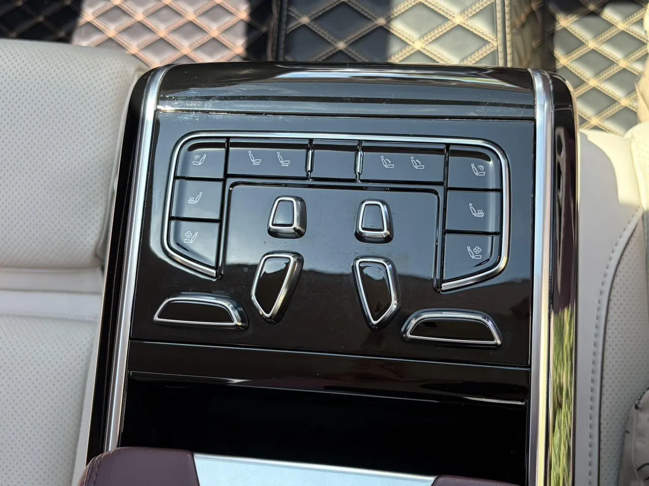 HongQi 2022 H9 48V 2.0T Zhilian Qi Chang Edition Automatic Gear 15