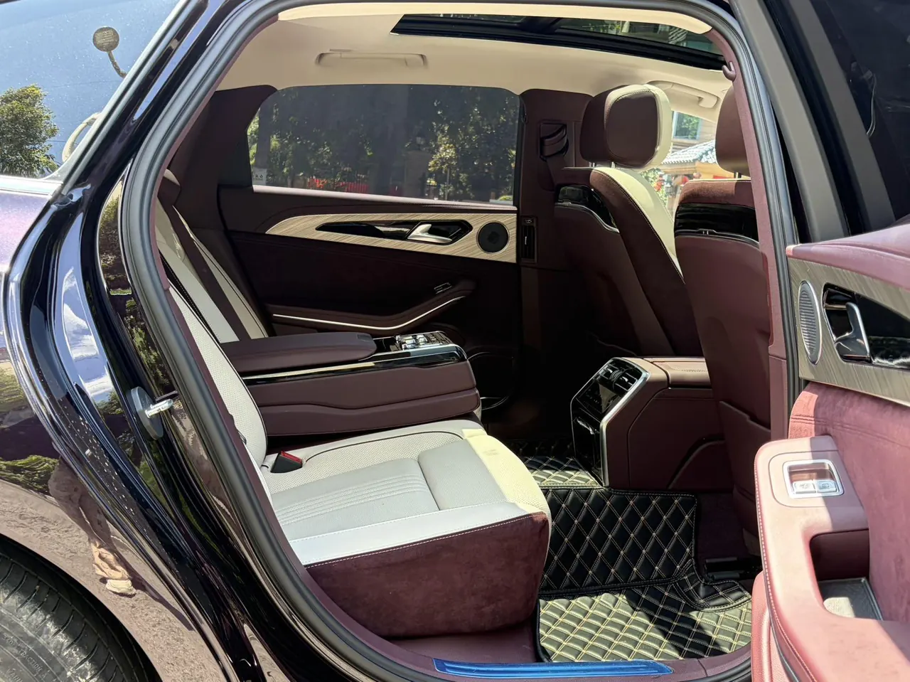 HongQi 2022 H9 48V 2.0T Zhilian Qi Chang Edition Automatic Gear 16