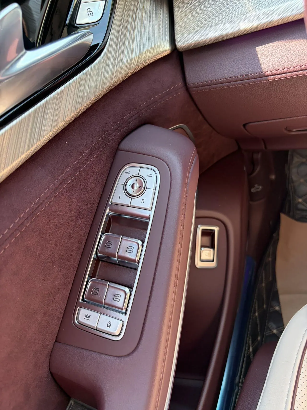 HongQi 2022 H9 48V 2.0T Zhilian Qi Chang Edition Automatic Gear 18