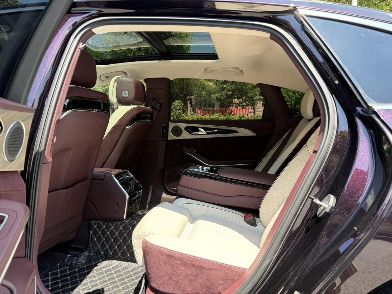HongQi 2022 H9 48V 2.0T Zhilian Qi Chang Edition Automatic Gear 8
