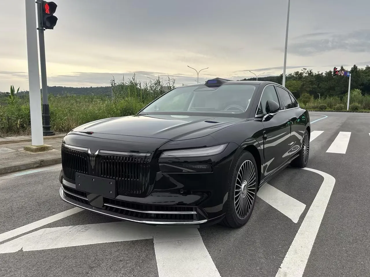 Открыть галерею: Voyah 2026 models chasing light l four-wheel drive Ultra automatic gear