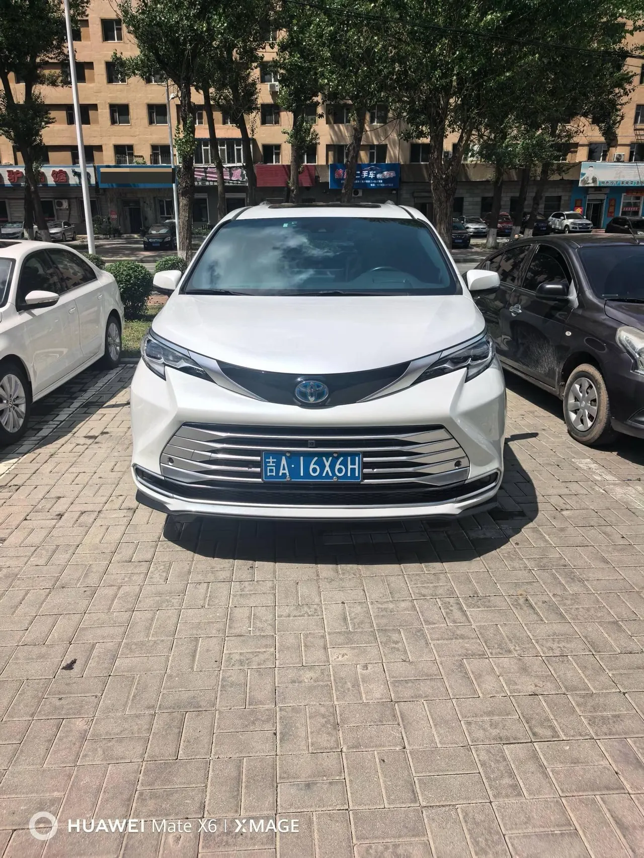 Toyota 2023 Sana 2.5 Stepless Platinum Edition Automatic Transmission 2