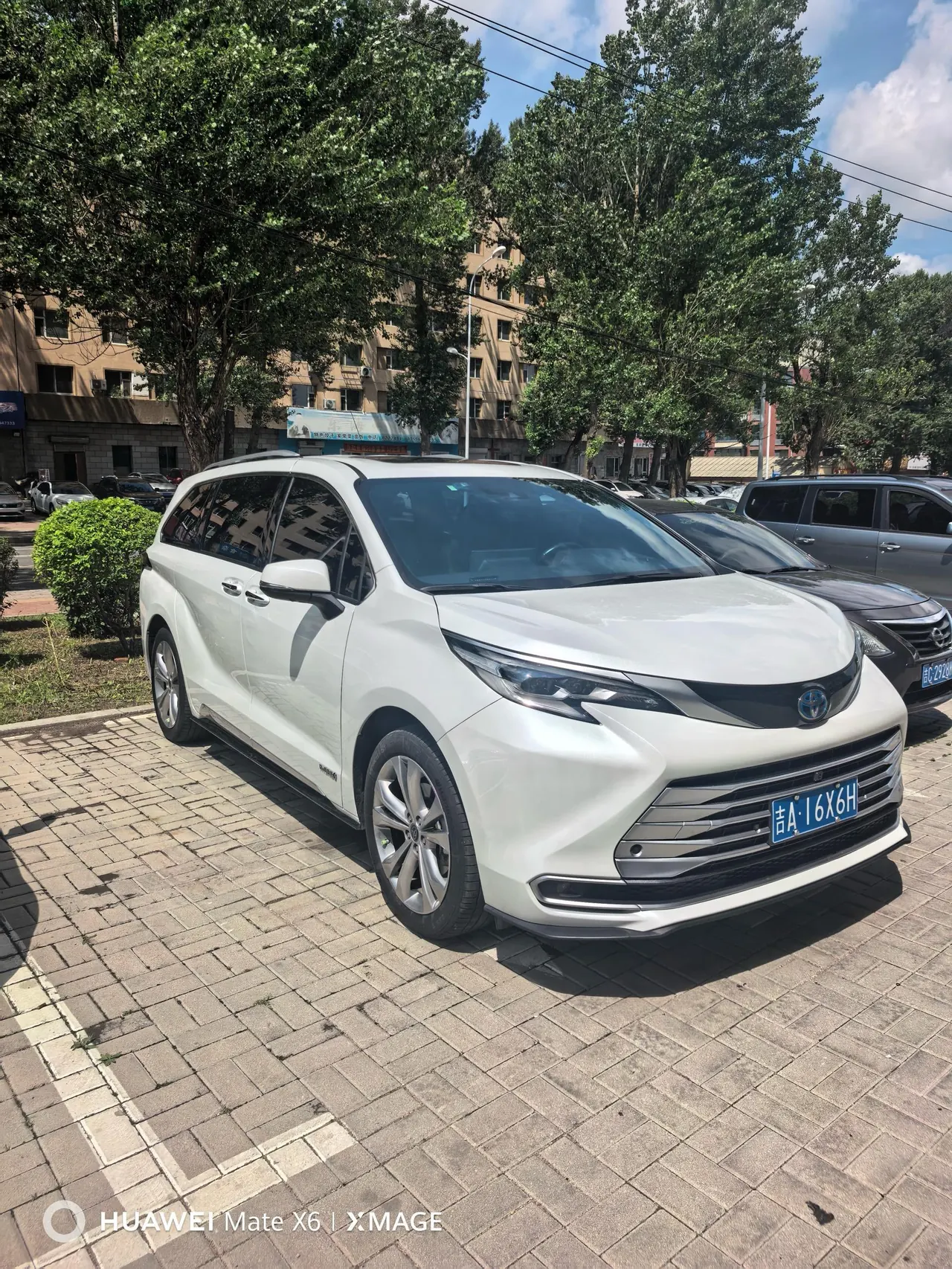 Toyota 2023 Sana 2.5 Stepless Platinum Edition Automatic Transmission 3