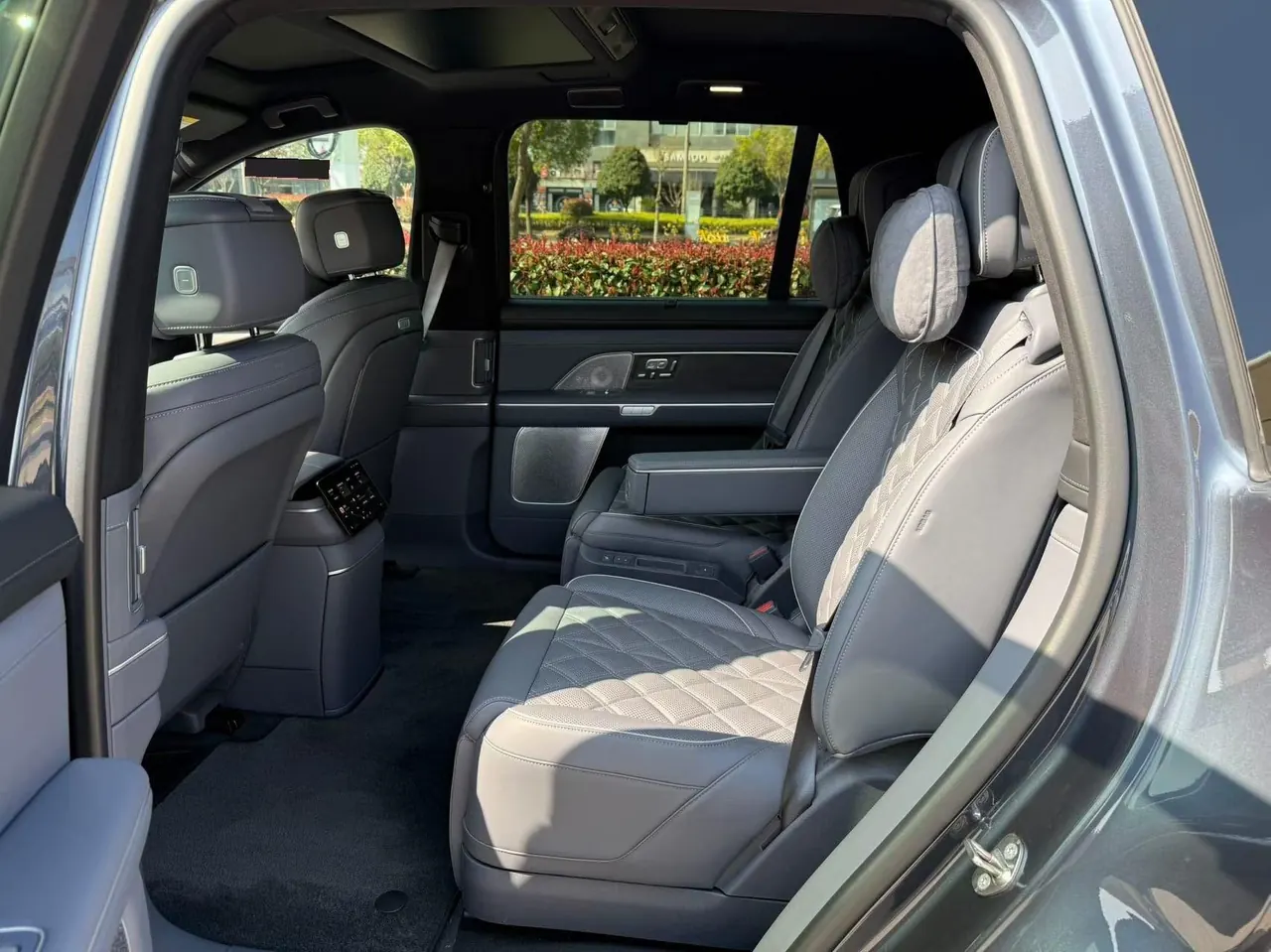 NIO 2026 ES8 7-seat executive deluxe automatic gear 3