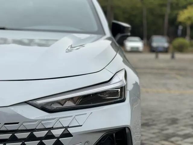 ChangAn 2023 UNI-V 2.0T Leading Speed Edition Automatic Gear 5