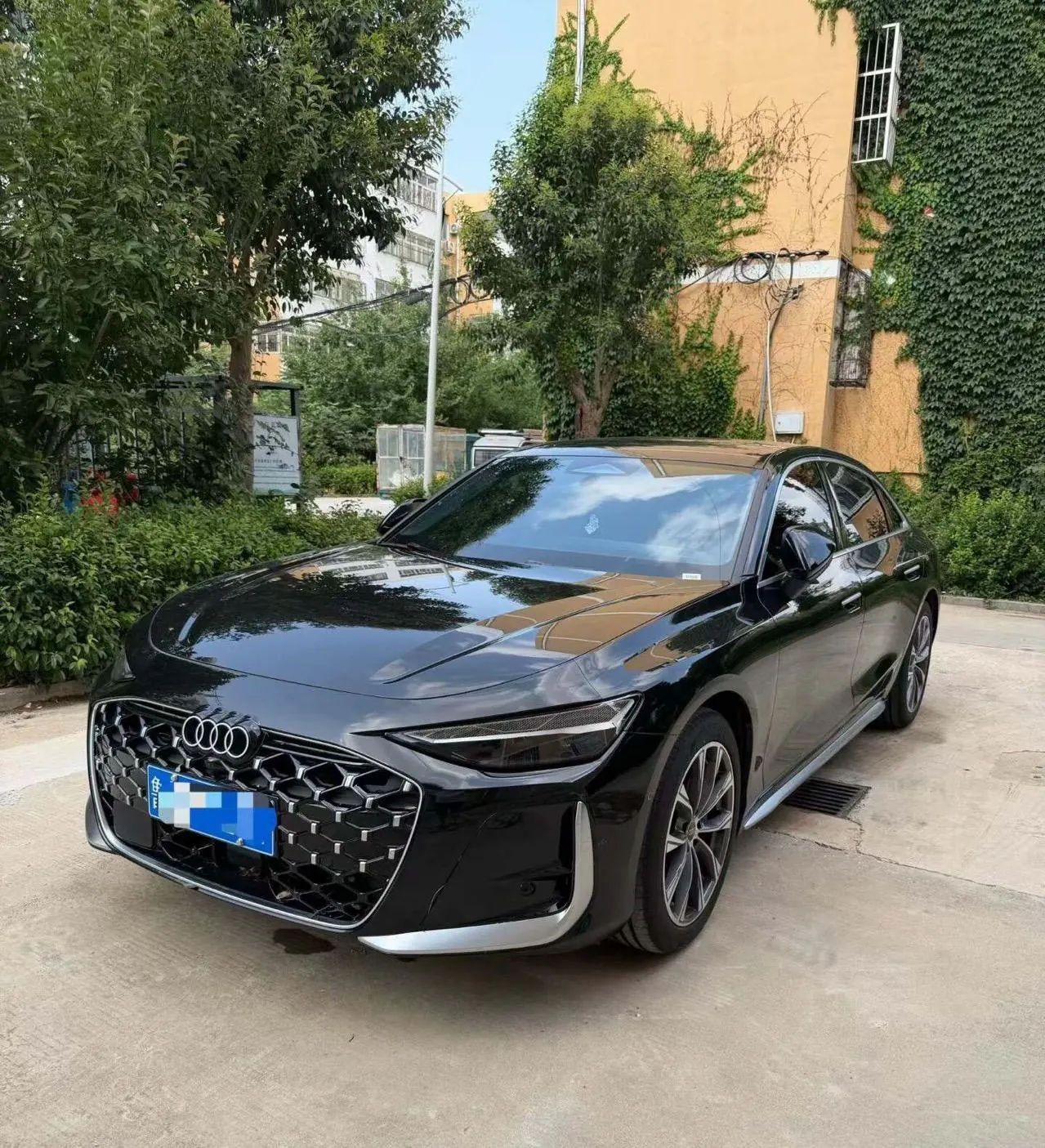 Открыть галерею: Audi 2026 A6L 2.0T Enjoy Dynamic Automatic