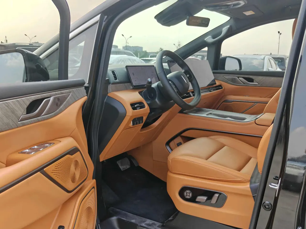 WEY 2025 Mountain 7 Hi4 1.5T Four-wheel Drive Edition Automatic Gear 4