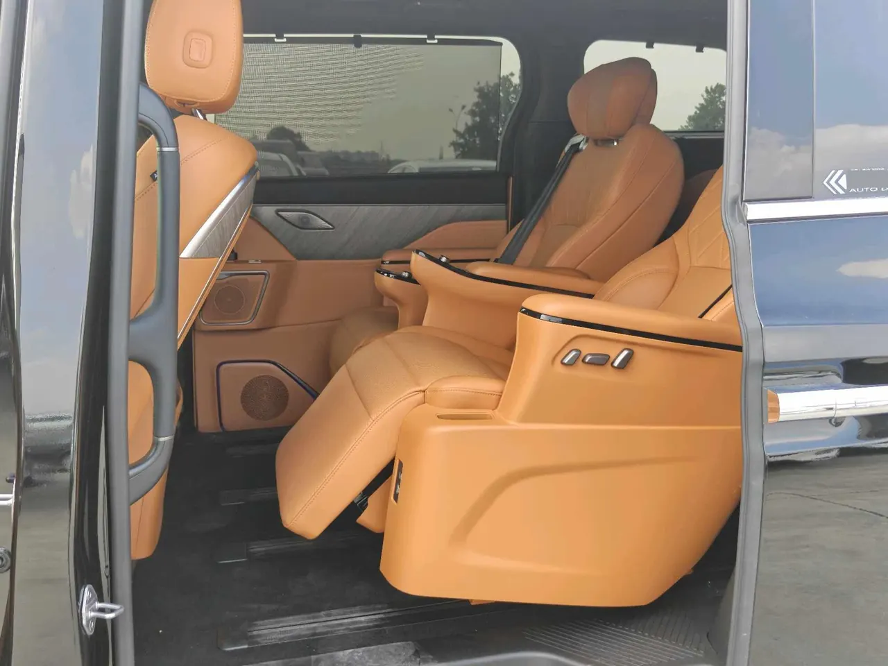 WEY 2025 Mountain 7 Hi4 1.5T Four-wheel Drive Edition Automatic Gear 5