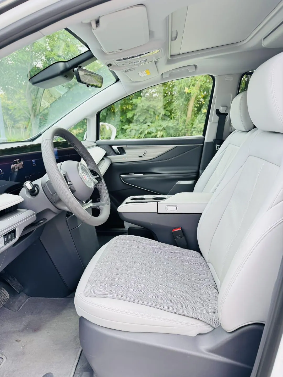 Buick 2025 GL8 ES Lu Zun 48V 2.0T Premium Edition Automatic Gear 5