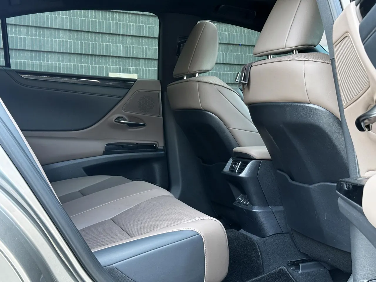 Lexus ES (Imported) 2023 ES200 2.0 Stepless Premium Edition Automatic Gear 13